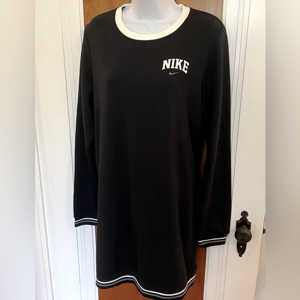 NWOT Nike Ringer Crew Sweatshirt Long Tunic Length Women’s Medium Black Stripes